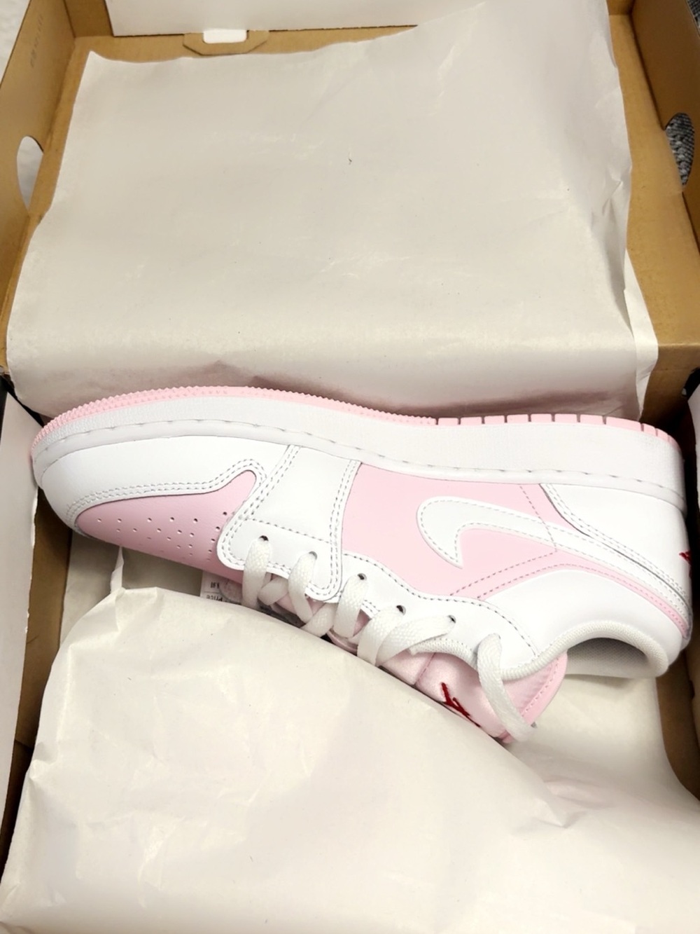 Jordan Low Top Sneakers White Pink